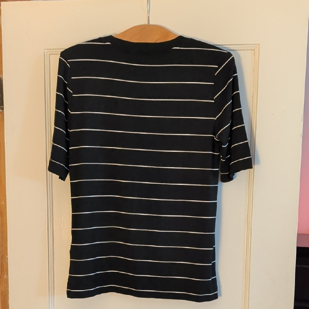 NWT Banana Republic Black Tee with Thin White Stripes, Sz S - Picture 3 of 5